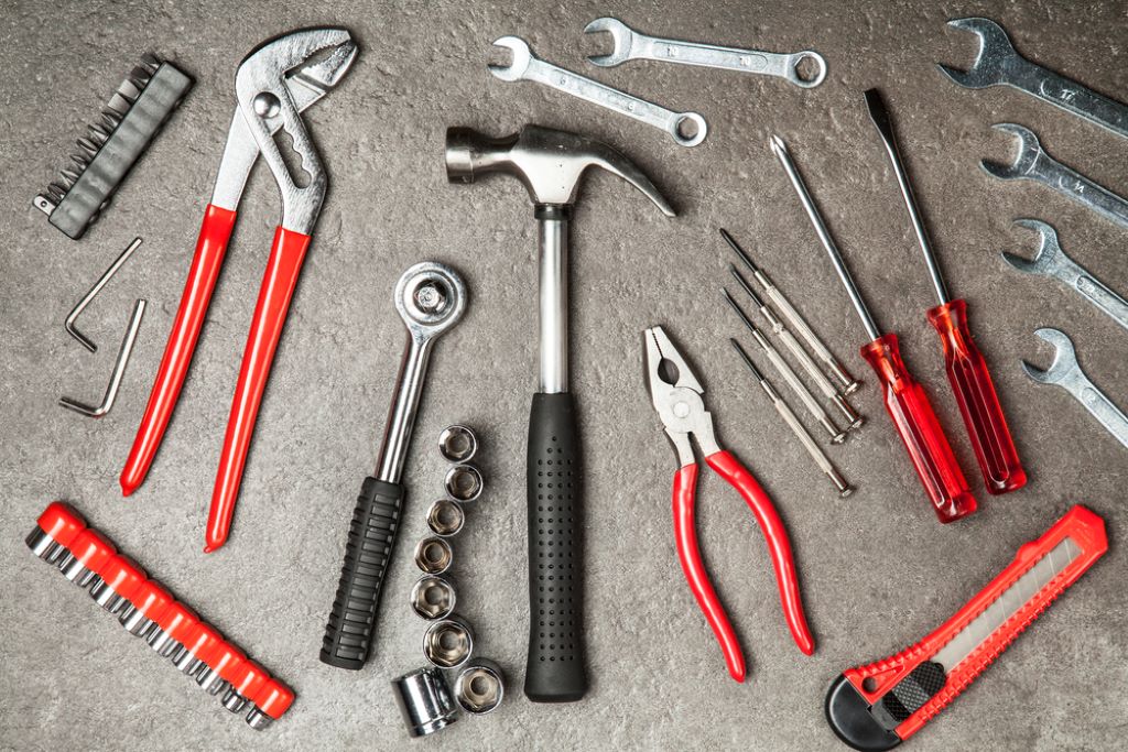 What should be in my car tool kit?